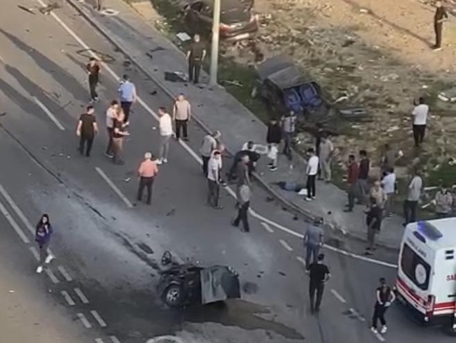İki otomobilin çarpıştığı kazada 3 kişi yaralandı